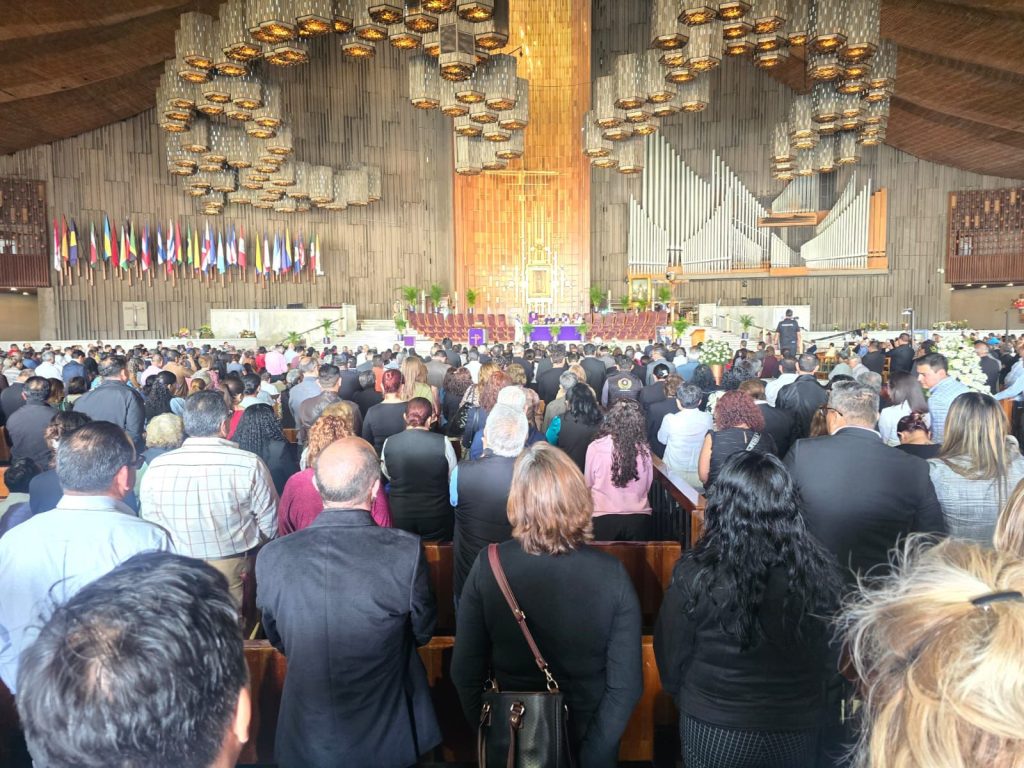 El interior del templo guadalupano, lució repleto.