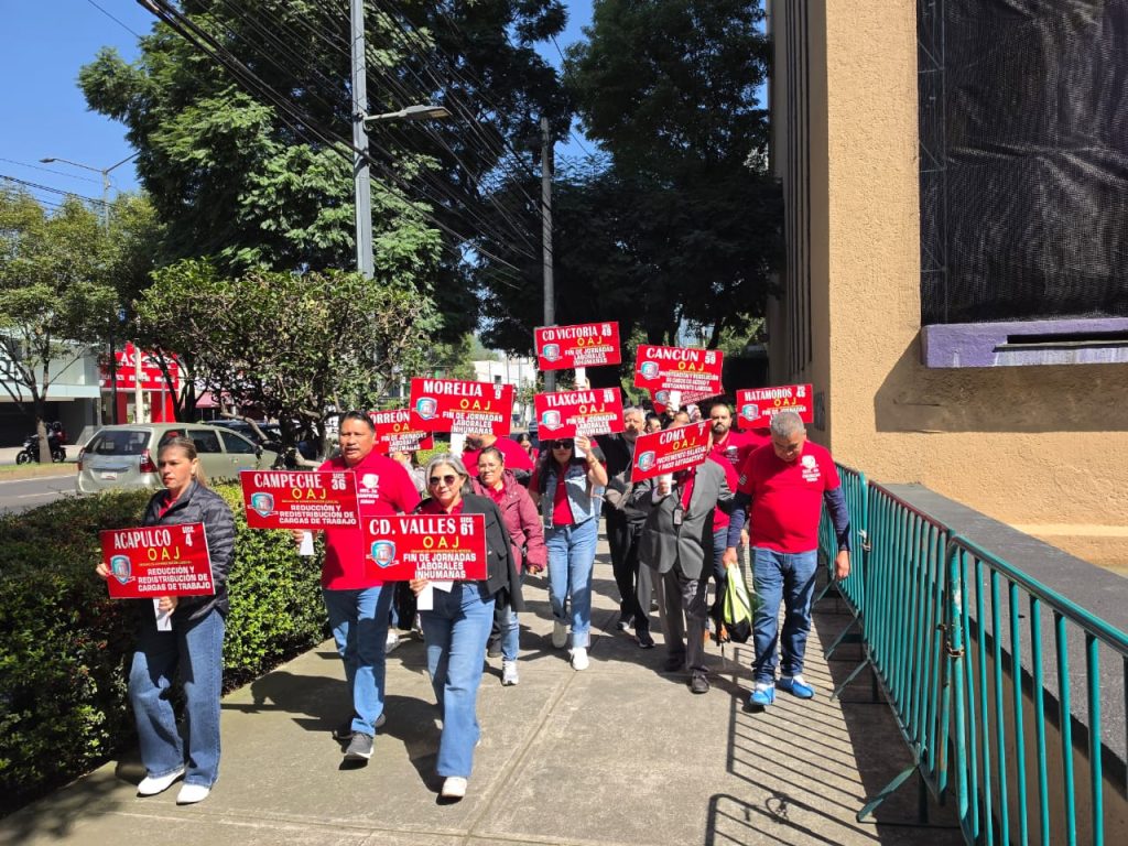 Unos 500 trabajadores del Poder Judicial de la Federación, agrupados en el STPJF, iniciaron la jornada de lucha.