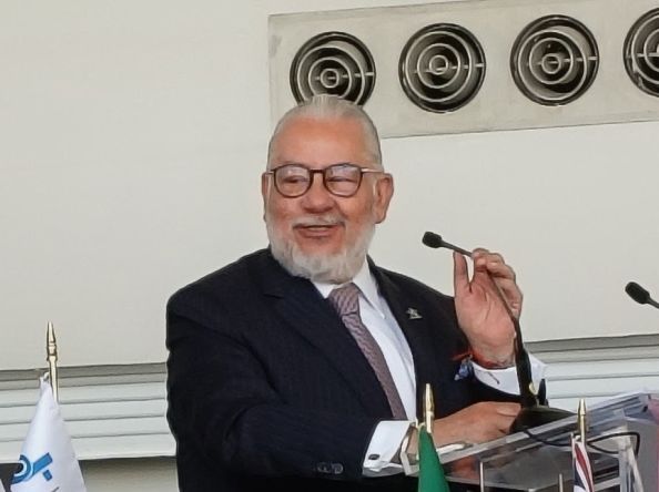 Piden Industriales Investigar Licitación Textil y Farmacéutica en México